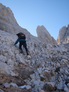 Scrambling above Hou Tras el Pico